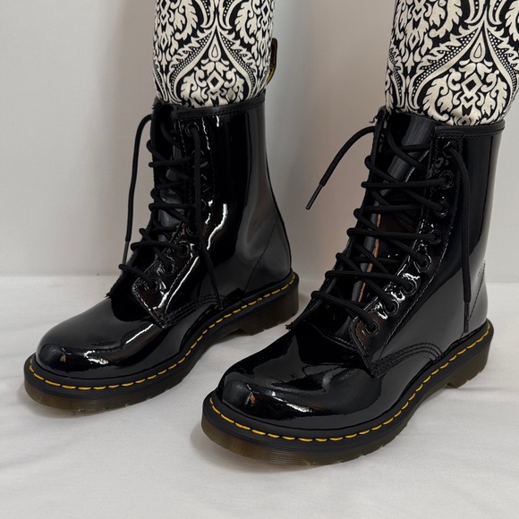 NEW Dr. Martens 11821 Lace Up Combat Patent Black Leather Boots Casual Size 8 - Picture 4 of 13